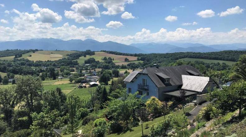 Les Gites De La Maison Bleue D'Estialescq Экстерьер фото