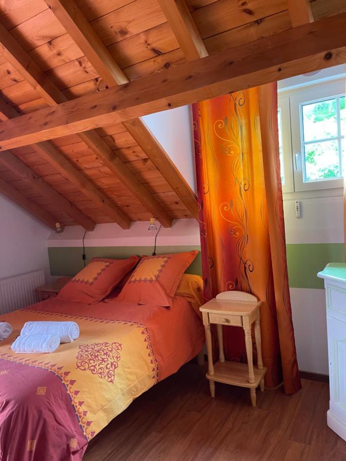 Les Gites De La Maison Bleue D'Estialescq Экстерьер фото
