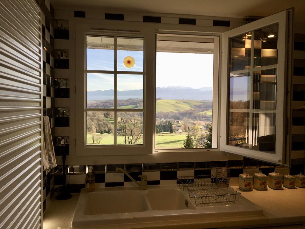 Les Gites De La Maison Bleue D'Estialescq Экстерьер фото