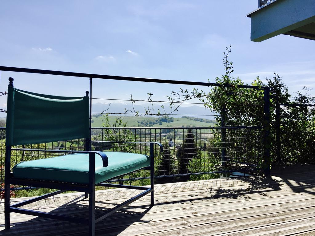 Les Gites De La Maison Bleue D'Estialescq Экстерьер фото