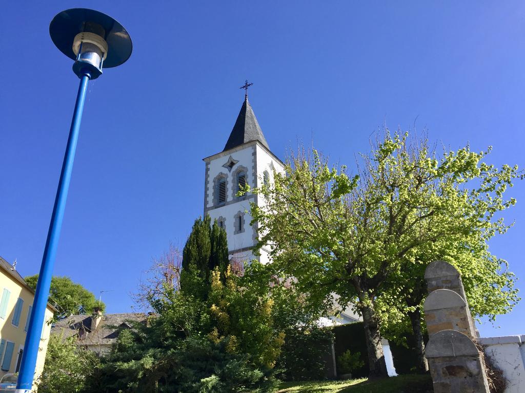 Les Gites De La Maison Bleue D'Estialescq Экстерьер фото